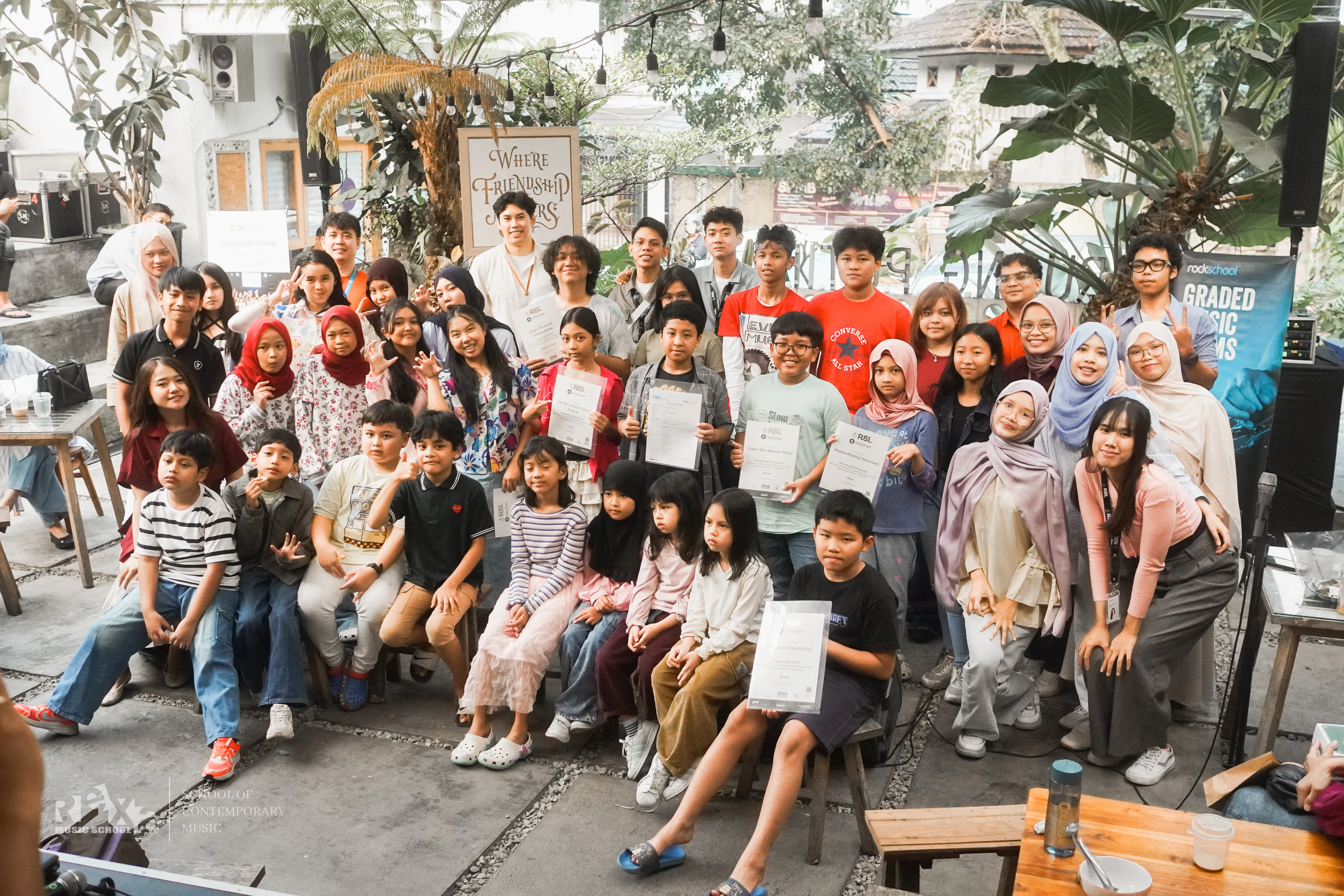 Murid kecil bernyanyi bersama di Annual Home Concert 2026